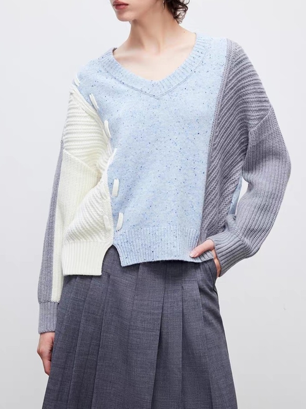 ONLY Colorblock V-Neck Sweater in Light Blue, Gray & White